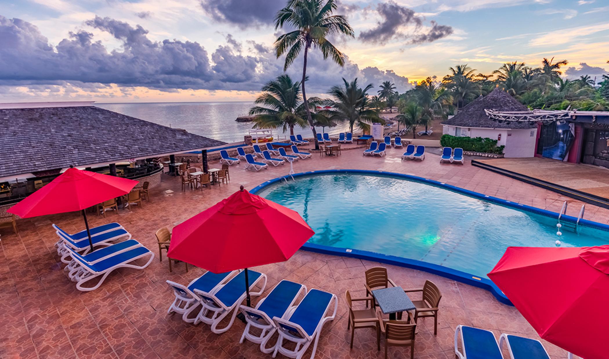 Decameron Club Caribbean Runaway Bay, Ramada All-Inclusive Resort Экстерьер фото
