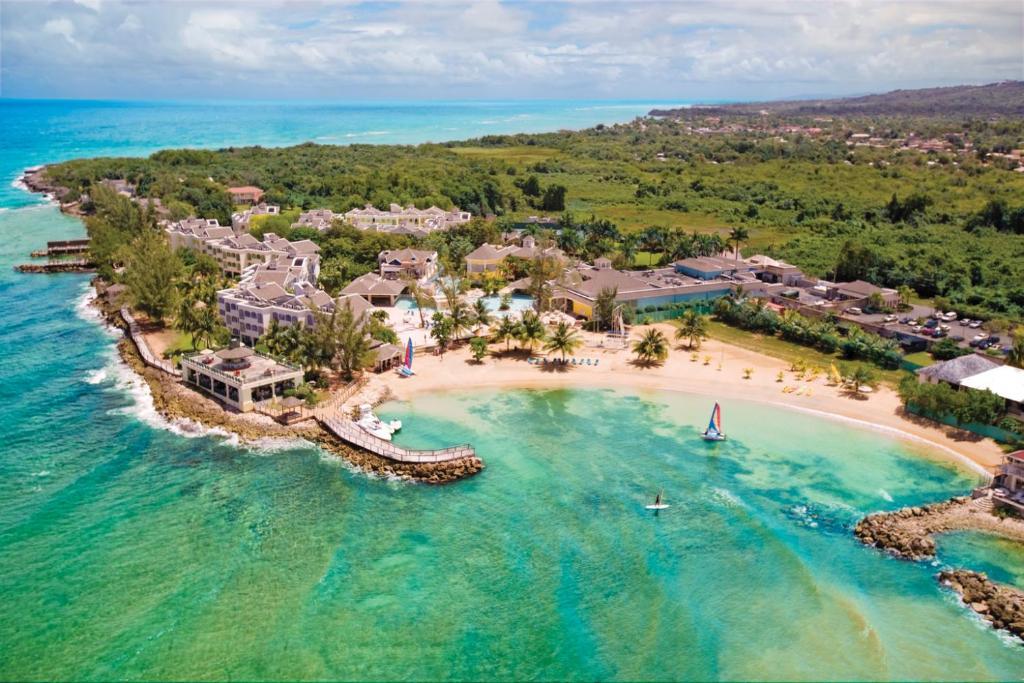 Decameron Club Caribbean Runaway Bay, Ramada All-Inclusive Resort Экстерьер фото