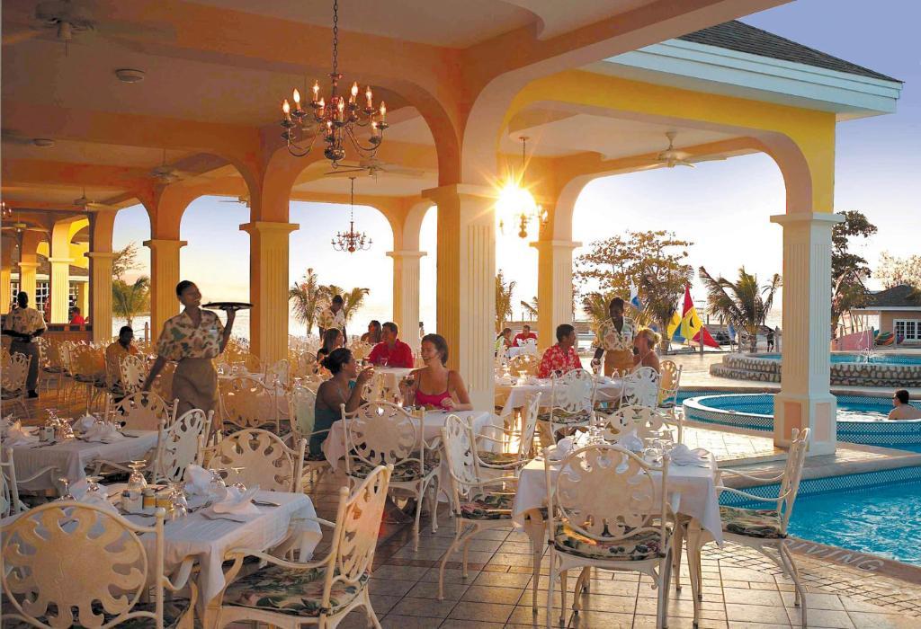 Decameron Club Caribbean Runaway Bay, Ramada All-Inclusive Resort Экстерьер фото
