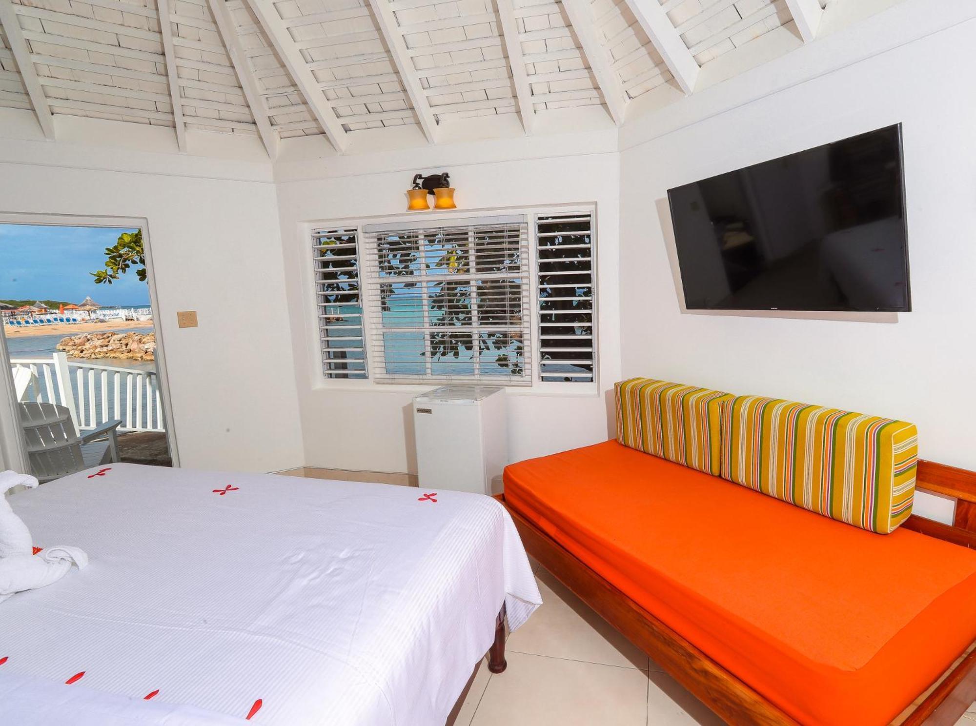 Decameron Club Caribbean Runaway Bay, Ramada All-Inclusive Resort Экстерьер фото