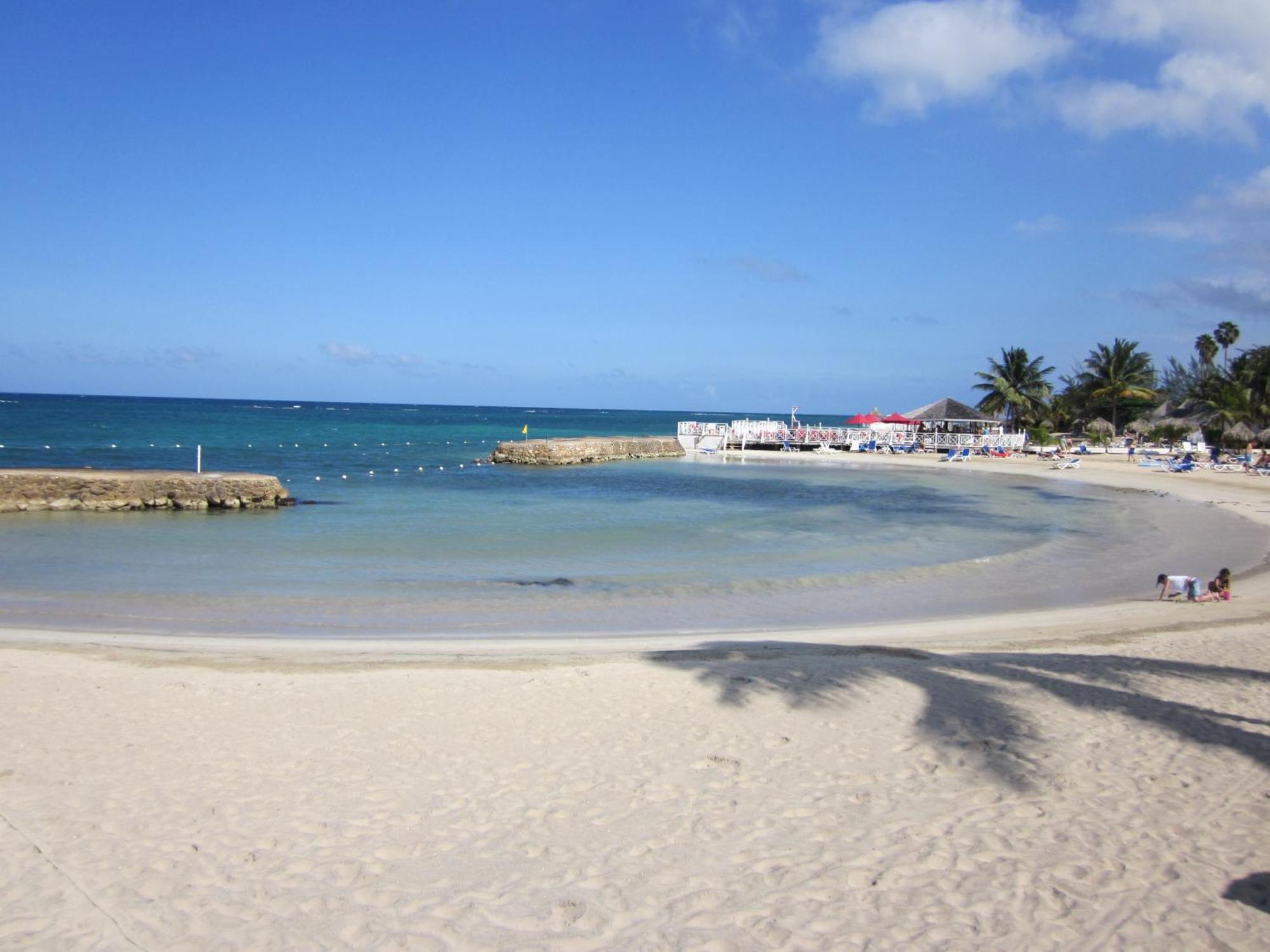 Decameron Club Caribbean Runaway Bay, Ramada All-Inclusive Resort Экстерьер фото