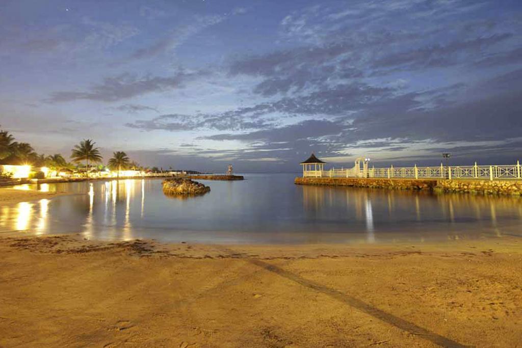 Decameron Club Caribbean Runaway Bay, Ramada All-Inclusive Resort Экстерьер фото