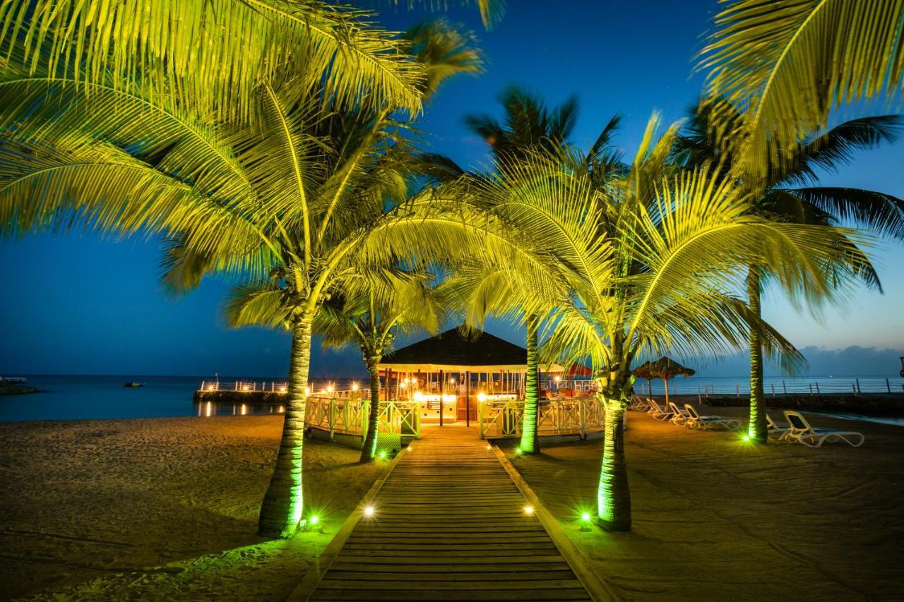 Decameron Club Caribbean Runaway Bay, Ramada All-Inclusive Resort Экстерьер фото